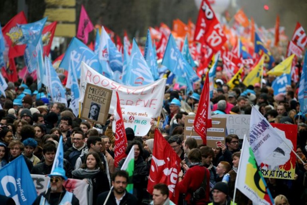 Retraites: les syndicats saluent une "mobilisation historique"