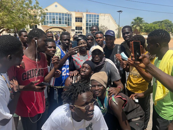 Aminata Touré arrivée ce matin du 15 mai à Ziguinchor, au milieu de jeunes militants