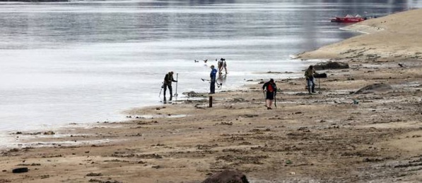 Au bord du Dniepr en Ukraine, une mer de boue et des souvenirs