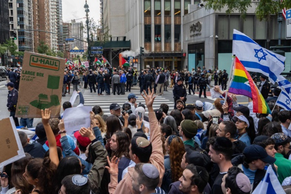 Manifestants pro-palestiniens et pro-israéliens face a face à New York le 9 octobre 2023