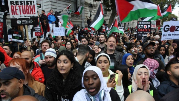 A Londres, plus de 100 000 manifestants réclament "la fin de la guerre à Gaza"