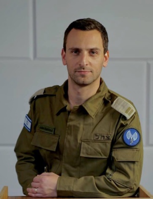 Le franco-israélien Julien Bahloul, ancien porte-parole de l'armée israélienne, ex Community manager de Tsahal, devenu ''correspondant'' de BFM en Israël