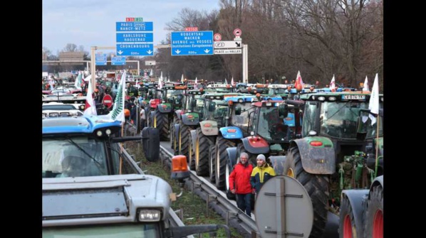 France - La colère s’amplifie, une centaine d’agriculteurs interpellés par la police