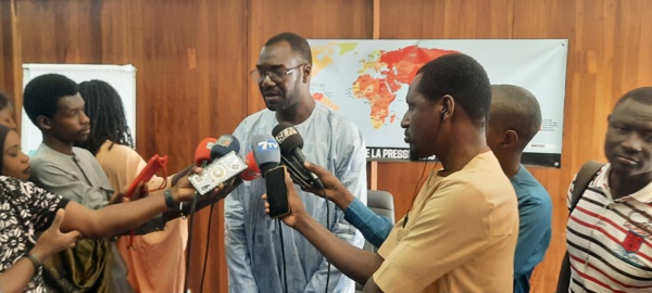 Sadibou Marong, directeur du Bureau Afrique Subsaharienne de RSF, à Dakar le 3 mai 2024, pour la présentation du Classement mondial de la liberté de presse