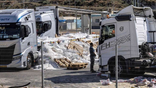 The Guardian : Les colons israéliens sont informés sur l’emplacement des camions d’aides afin de les attaquer