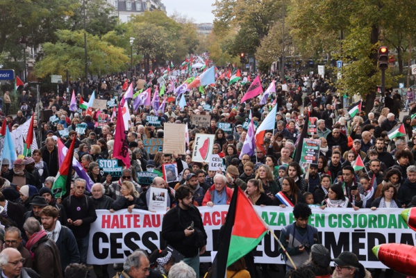 Environ 10.000 personnes à Paris pour dénoncer les massacres israéliens contre des civils palestiniens à Rafah