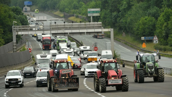 Les frontières entre la France et l'Espagne bloquées par une manifestation d'agriculteurs