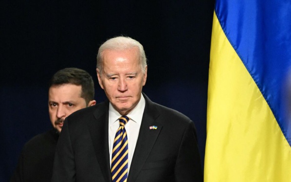 Joe Biden et en arrière-plan Volodymyr Zelensky