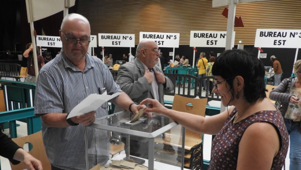 Dans un centre de vote de l'Aveyron (France), le 9 juin 2024.