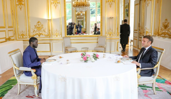 Emmanuel Macron et Bassirou Diomaye Faye, le 20 juin 2024 au palais de l'Élysée à Paris. (photo : présidence sénégalaise)