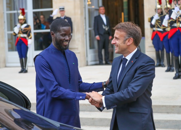 Diomaye à Paris, Macron à Canossa