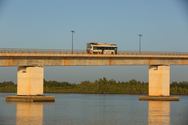 Pont sur le fleuve Gambie