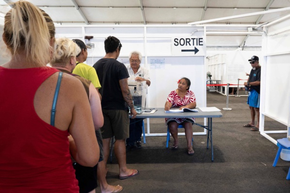 Législatives: les Français votent massivement pour un scrutin historique