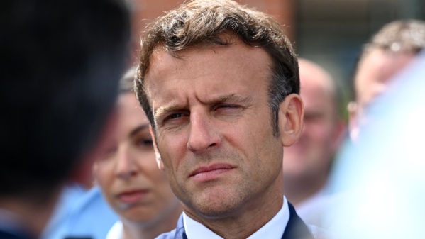 Emmanuel Macron, dans un grand pétrin après la percée historique du Rassemblement national au 1er tour des législatives du 30 juin 2024.