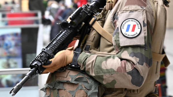 France : Un militaire de l’opération Sentinelle blessé dans une attaque au couteau à Paris, l'assaillant de confession catholique (médias)