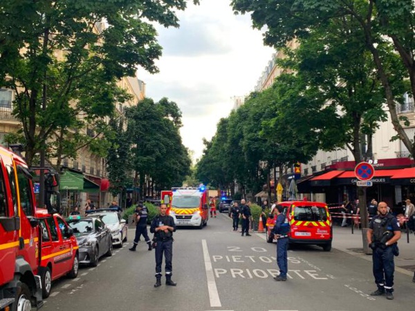 Paris: un automobiliste fonce sur la terrasse d'un café, un mort et six blessés