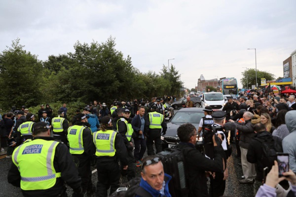 Affrontements entre police et manifestants d'extrême-droite dans plusieurs villes du Royaume-Uni