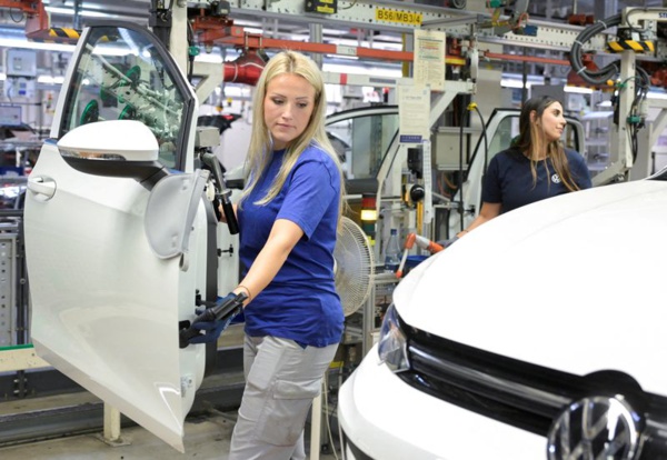 Volkswagen envisage de fermer des usines en Allemagne, une première historique