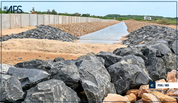 Une digue de protection contre l'érosion côtière et une voie de déviation des eaux parmi les premiers ouvrages du futur port de Ndayane (photo APS)