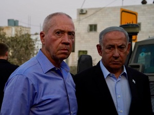 Yoav Gallant (g.) et Benyamin Netanyahu