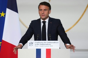 "Il se trompe d'époque": la polémique enfle après les propos de Macron sur l'Afrique