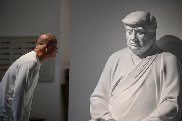 Trump en Bouddha: en Chine, des statues du président milliardaire font sensation