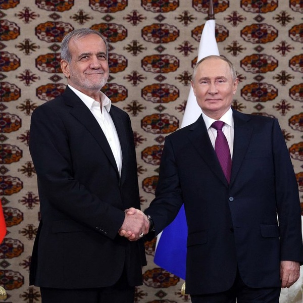 Les présidents iranien (g) et russe à Moscou le 17 janvier 2025