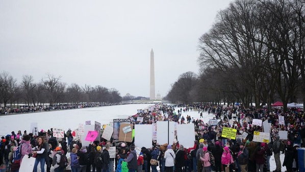 « Marche du peuple » - Des milliers de manifestants contre Trump dans les rues de Washington