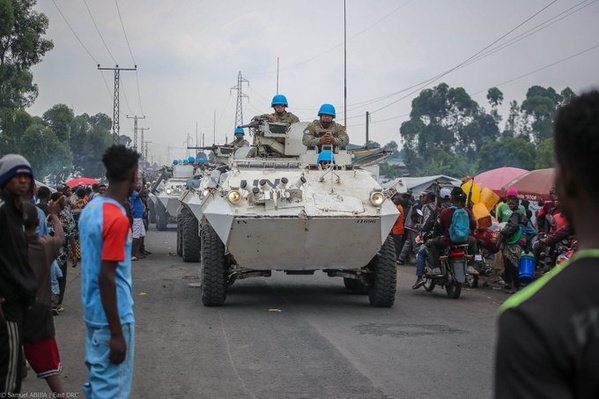 A Goma (RDC), un véhicule des forces des Nations unies dans les rues de la ville alors que le M23 se rapproche.