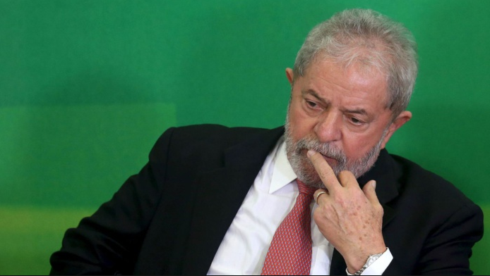Lula et son épouse inculpés pour corruption au Brésil