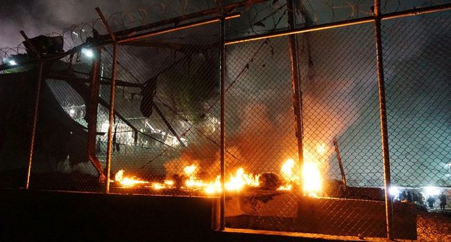 Incendie dans un camp de réfugiés sur l'île grecque de Lesbos