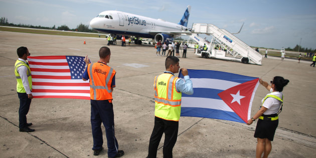 TROIS JOURS APRES LA MORT DE CASTRO : Les premiers vols entre les Etats-Unis et La Havane ont décollé