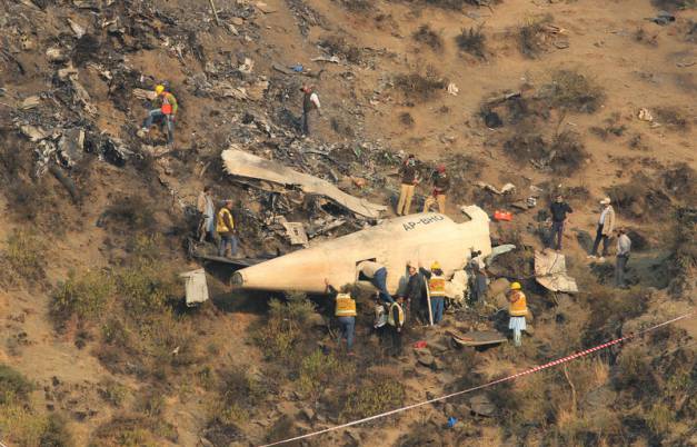 Le Pakistan en deuil après un accident d'avion au bilan de 47 morts