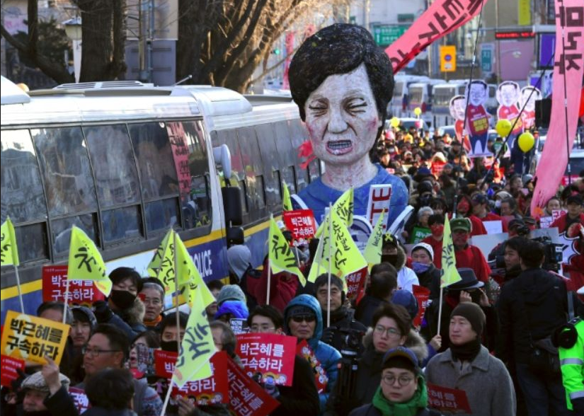Manifestation de joie à Séoul après la destitution de Park