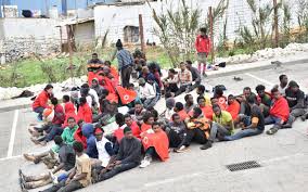 Maroc/Espagne: des centaines de migrants ont forcé la frontière à Ceuta
