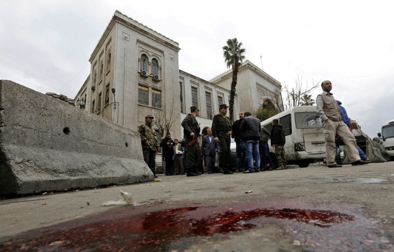 Raids sur une mosquée en Syrie, au moins 42 morts (ONG)