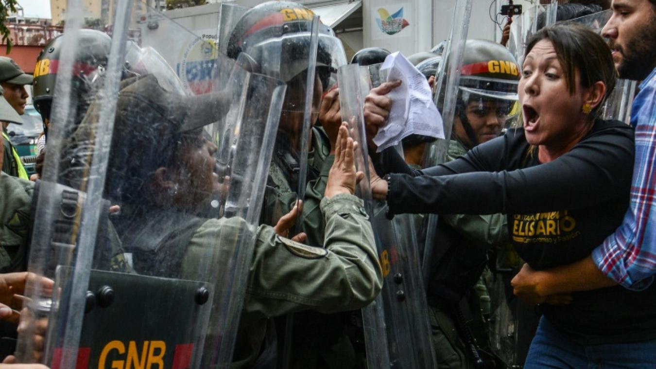Venezuela: critiques internationales du président Maduro, accusé de "coup d'Etat"
