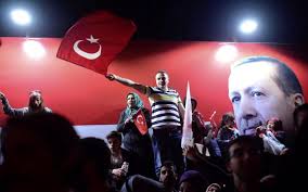 Référendum en Turquie: Erdogan crie victoire, l'opposition conteste