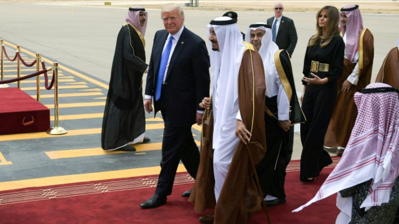 Trump accueilli chaleureusement en Arabie saoudite