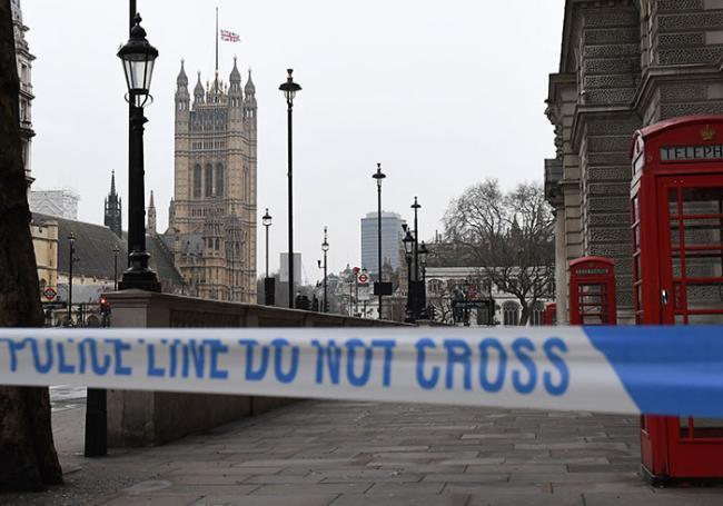 Londres: des policiers attaqués devant le palais de Buckingham