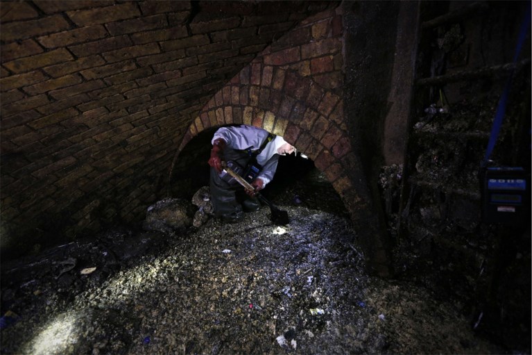 Un monstre de graisse obstrue les égouts de Londres