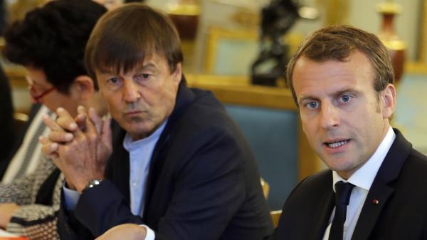 Hulot dément tout harcèlement sexuel, Macron le soutient