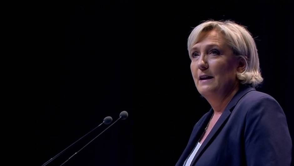 Le Pen propose de rebaptiser le FN "Rassemblement national"