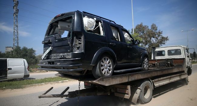 Un des véhicules du convoi du PM palestinien touchés