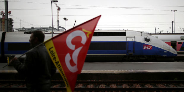 Trafic SNCF perturbé dimanche, sursaut de la grève lundi