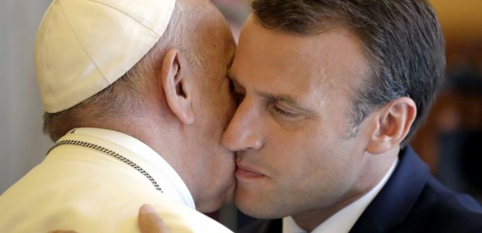 Rencontre exceptionnellement longue entre Macron et le pape