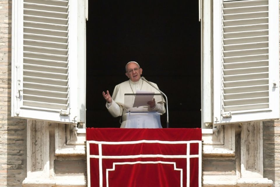 "L'indifférence tue" au Proche-Orient, s'indigne le pape