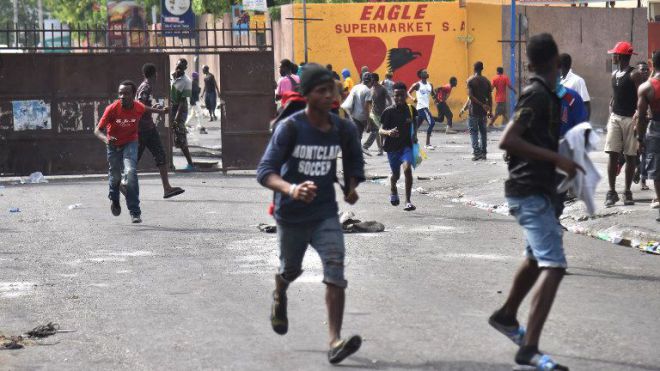 Haïti: nouveaux pillages dans la capitale avant une grève de deux jours