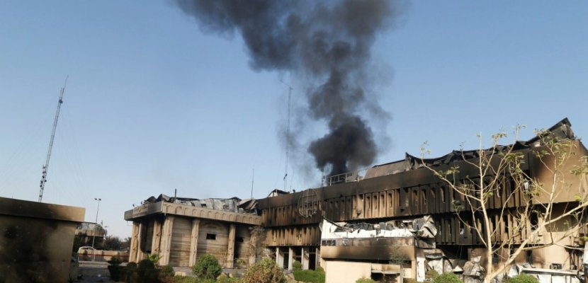 A Bassora à feu et à sang, des Irakiens brûlent le consulat d'Iran