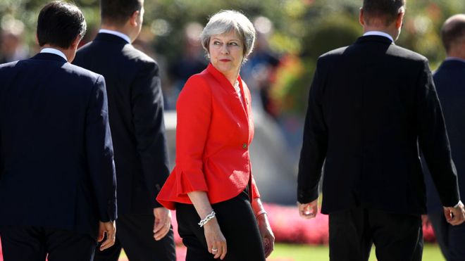 Brexit: Theresa May "humiliée" à Salzbourg à quelques jours du congrès de son parti